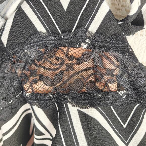 Wild Daisy Black White Chevron Mini Dress Lace Waist Cut Out Juniors S - Picture 7 of 8